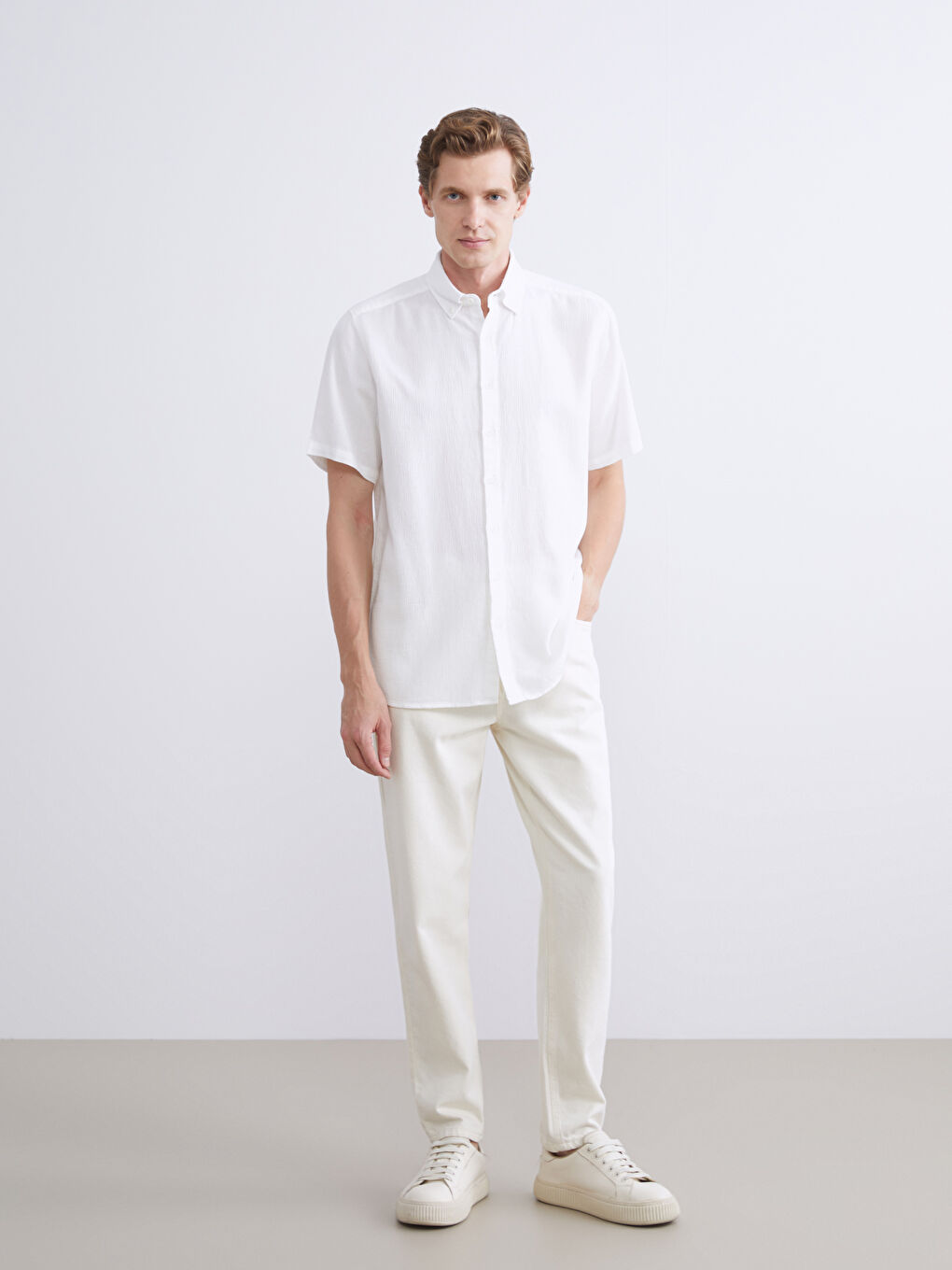 Chemise Pour Hommes Coupe Régulière À Manches Courtes En Tissu Dobby-1