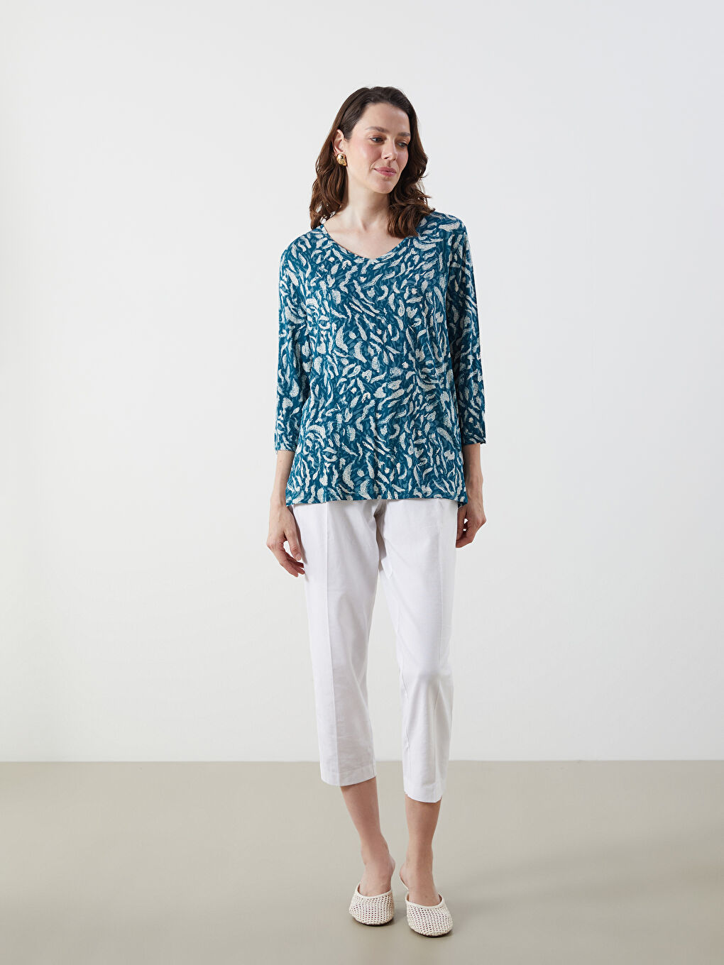 LCW Grace V-Neck Patterned Blouse -W54560Z8-LSY