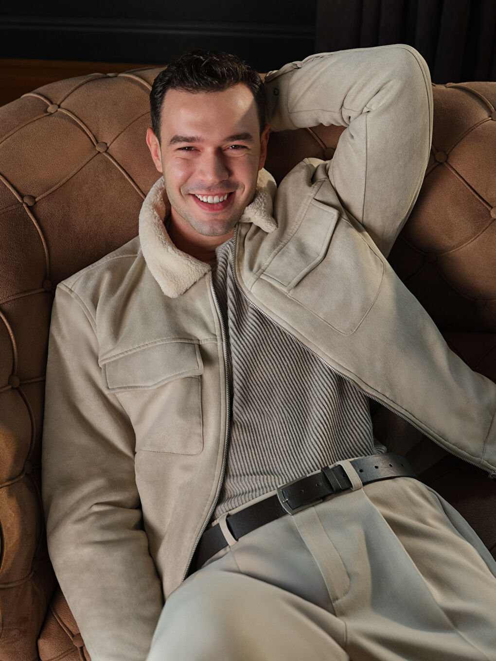 Manteau Homme Svelte en Suède à Col en Fourrure