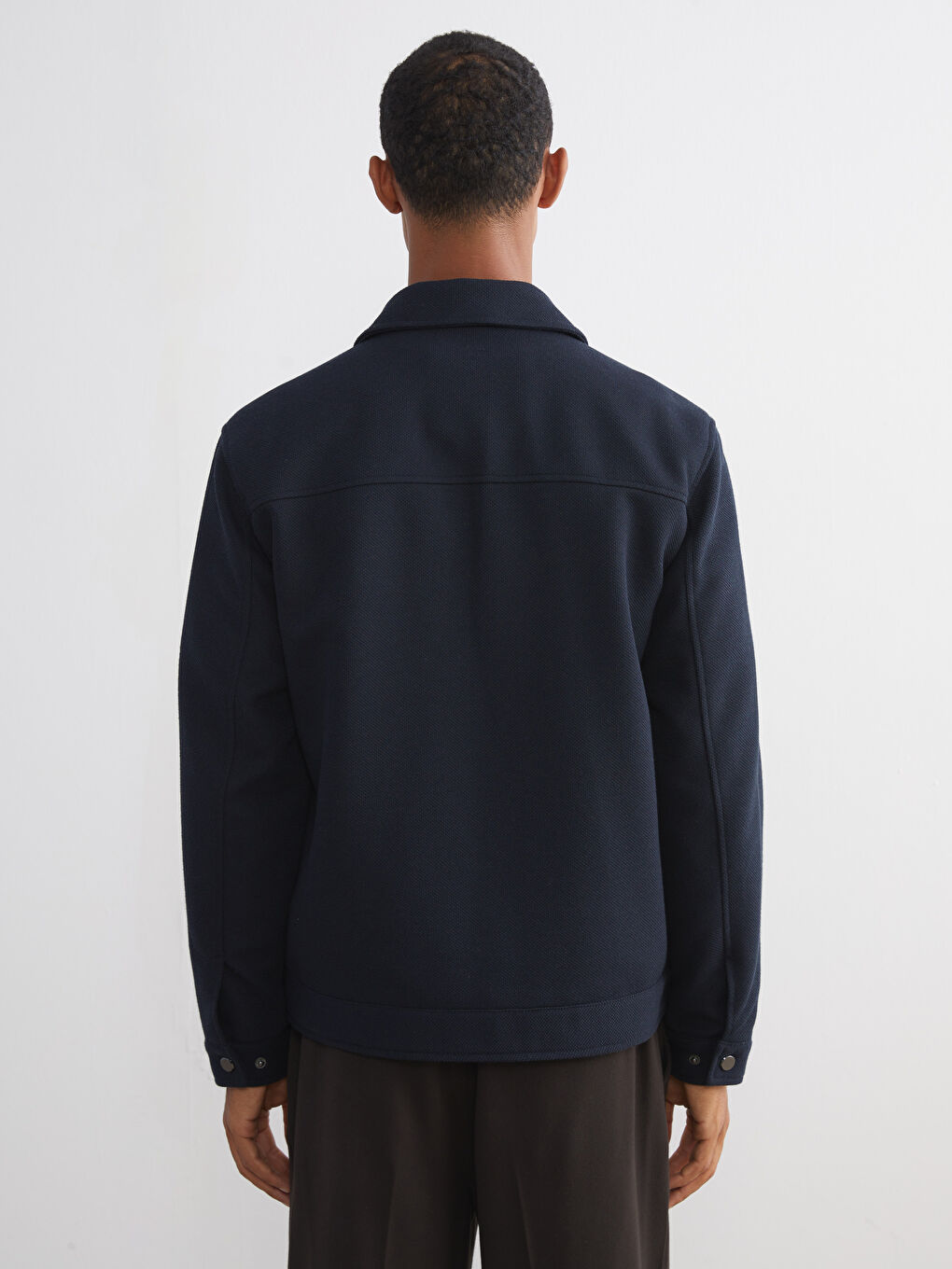 Мужская куртка стандартного кроя с отложным воротником-4