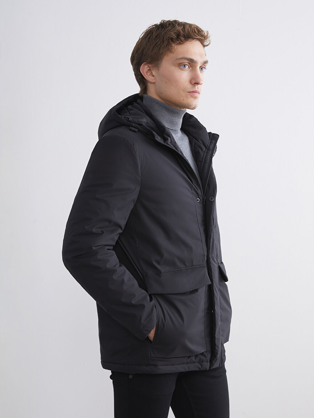 Siyah Standart Kalıp Kapüşonlu Erkek Mont