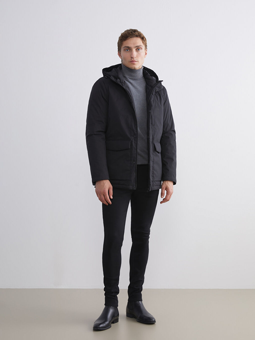 Siyah Standart Kalıp Kapüşonlu Erkek Mont-1