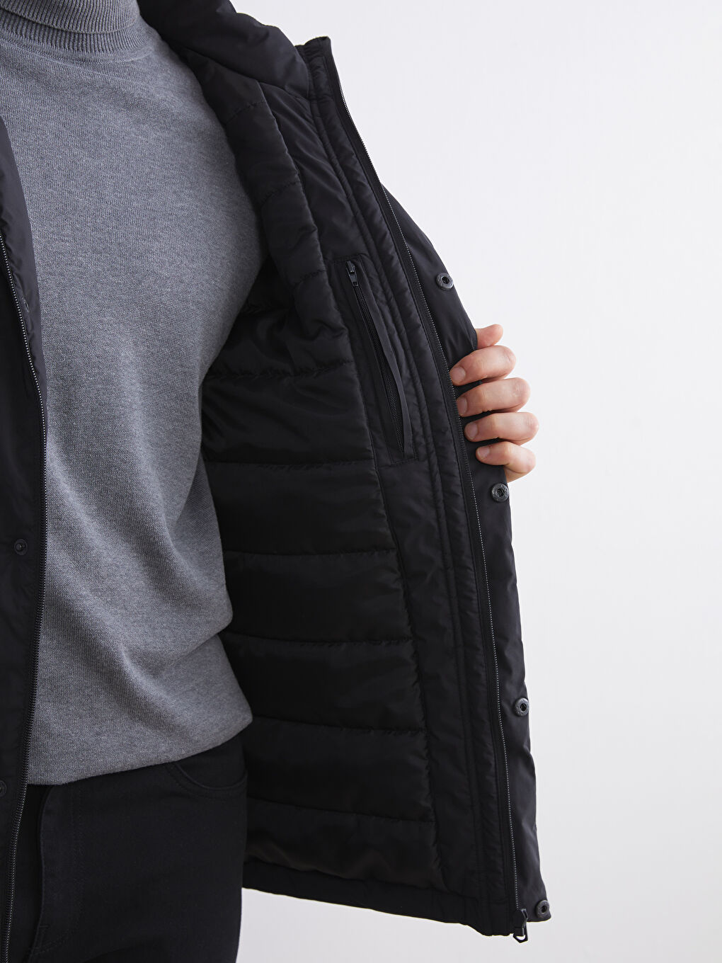 Siyah Standart Kalıp Kapüşonlu Erkek Mont-3