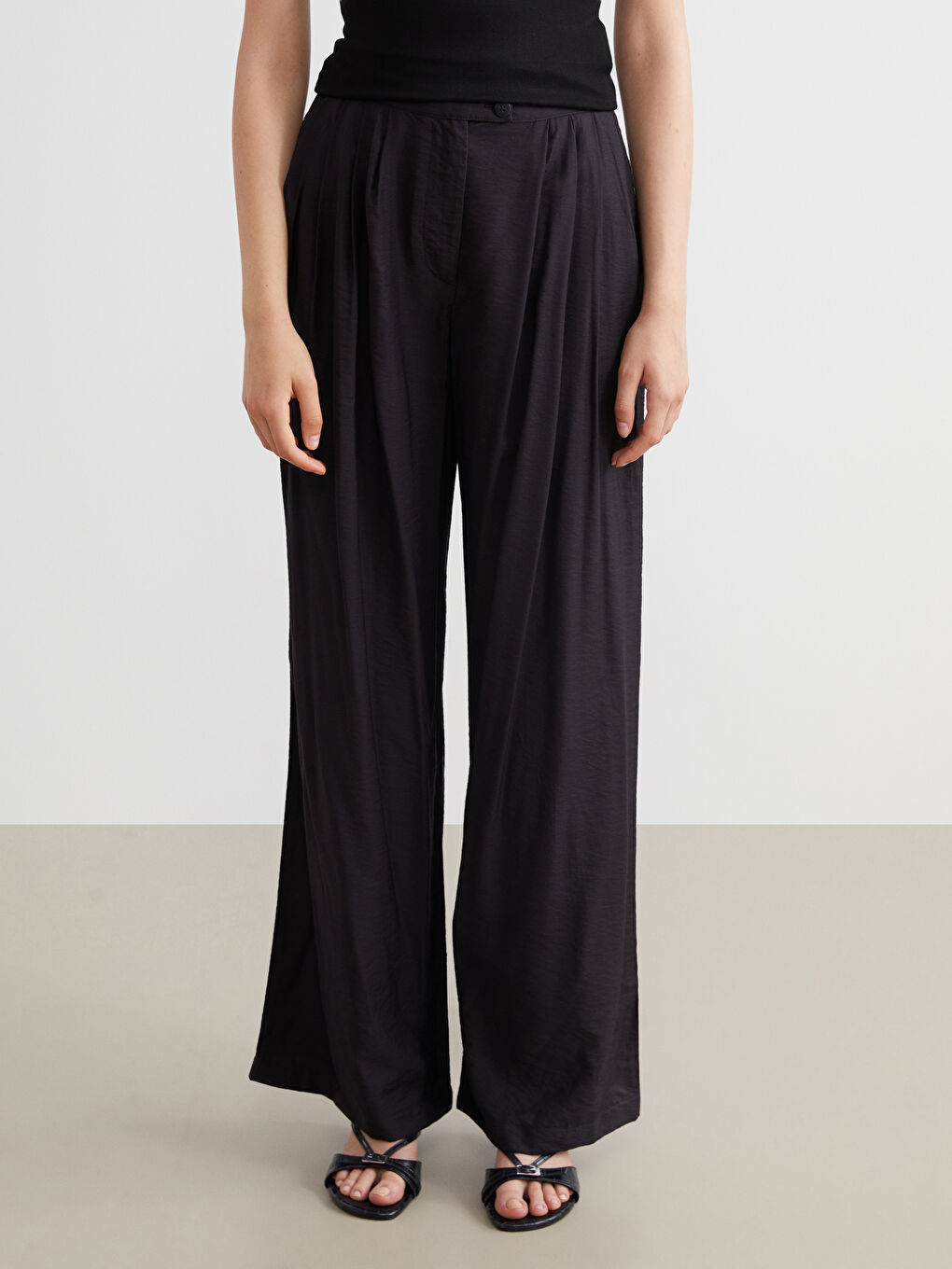 Loose Fit Wide Leg Women's Pleated Trousers-1