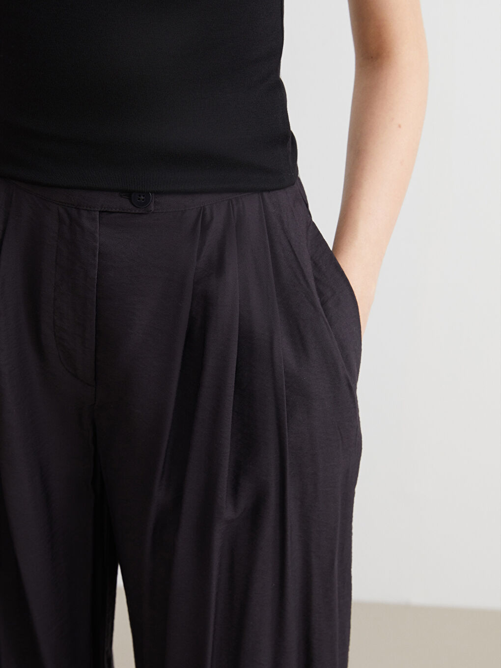 Loose Fit Wide Leg Women's Pleated Trousers-2
