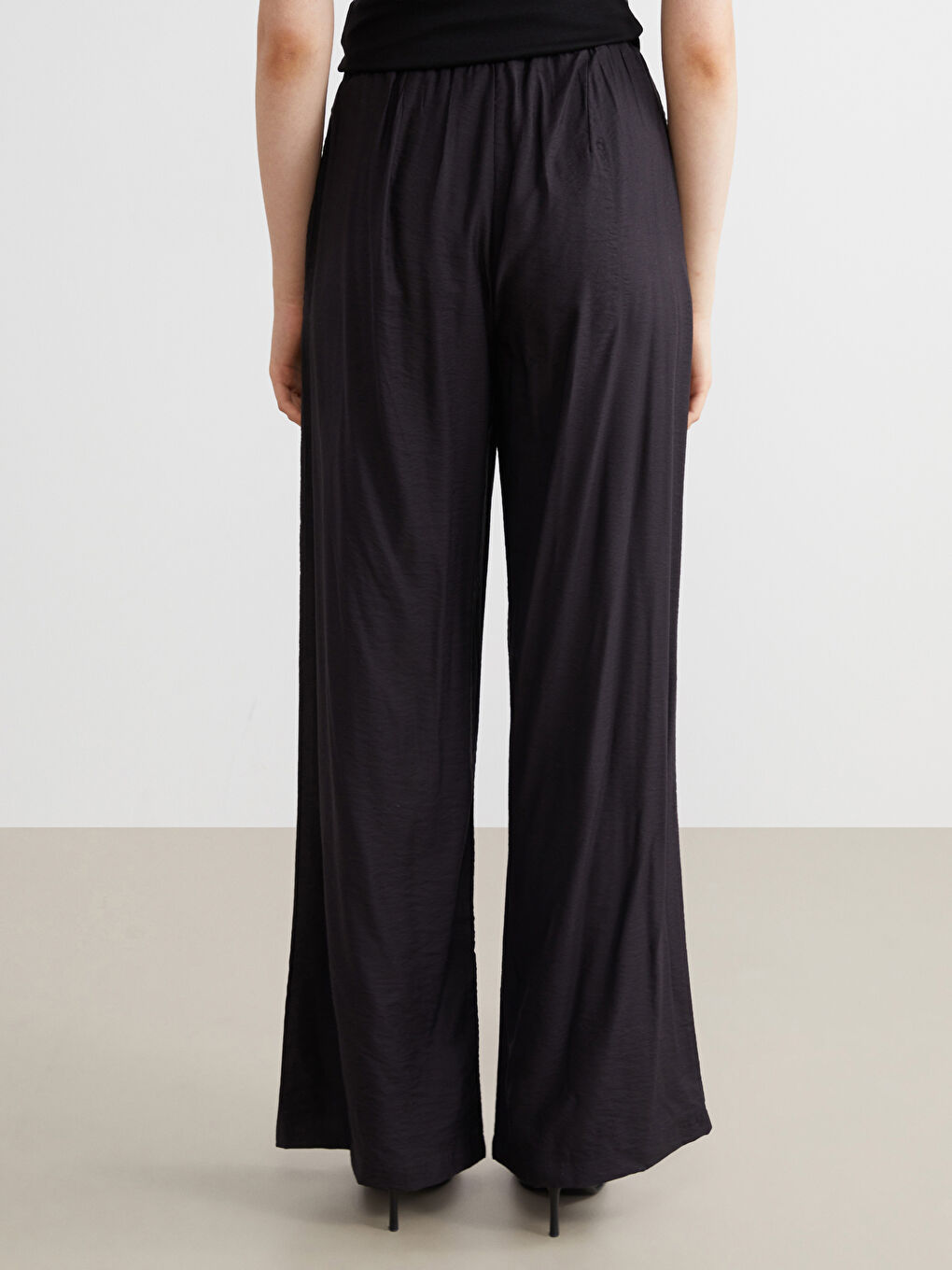 Loose Fit Wide Leg Women's Pleated Trousers-3