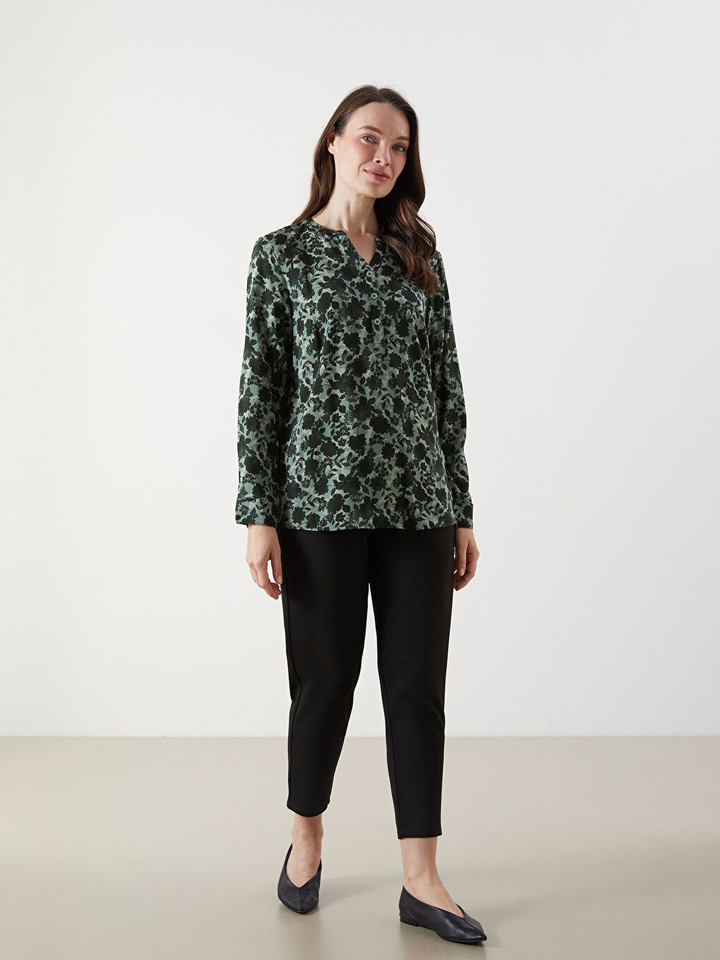 LCW Grace Notch Neck Floral Blouse -W54714Z8-LS6