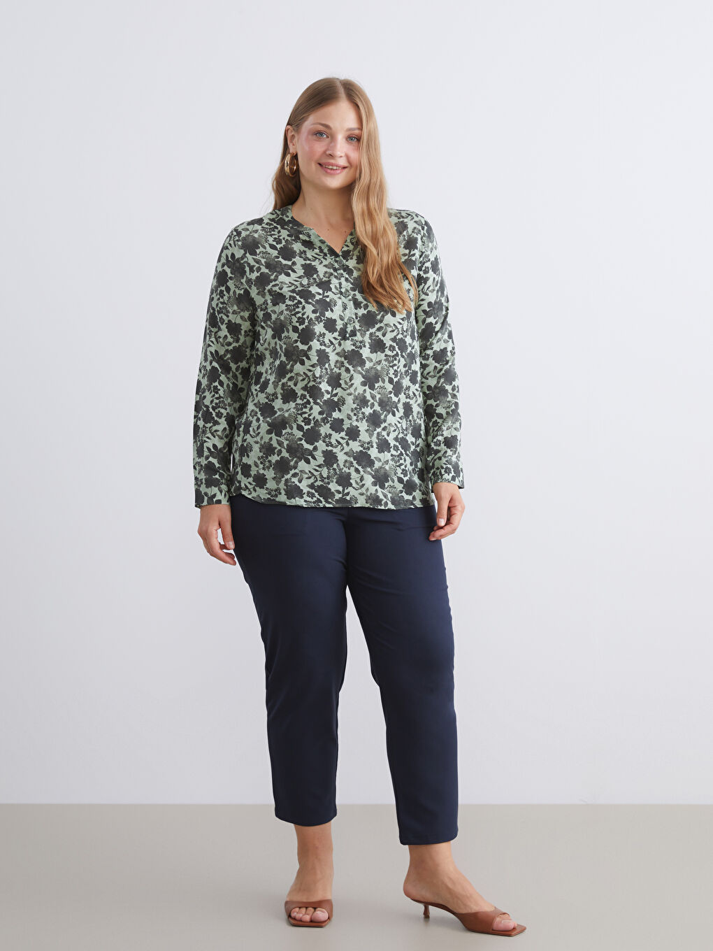 LCW Grace Notch Neck Floral Blouse -W54714Z8-LS6
