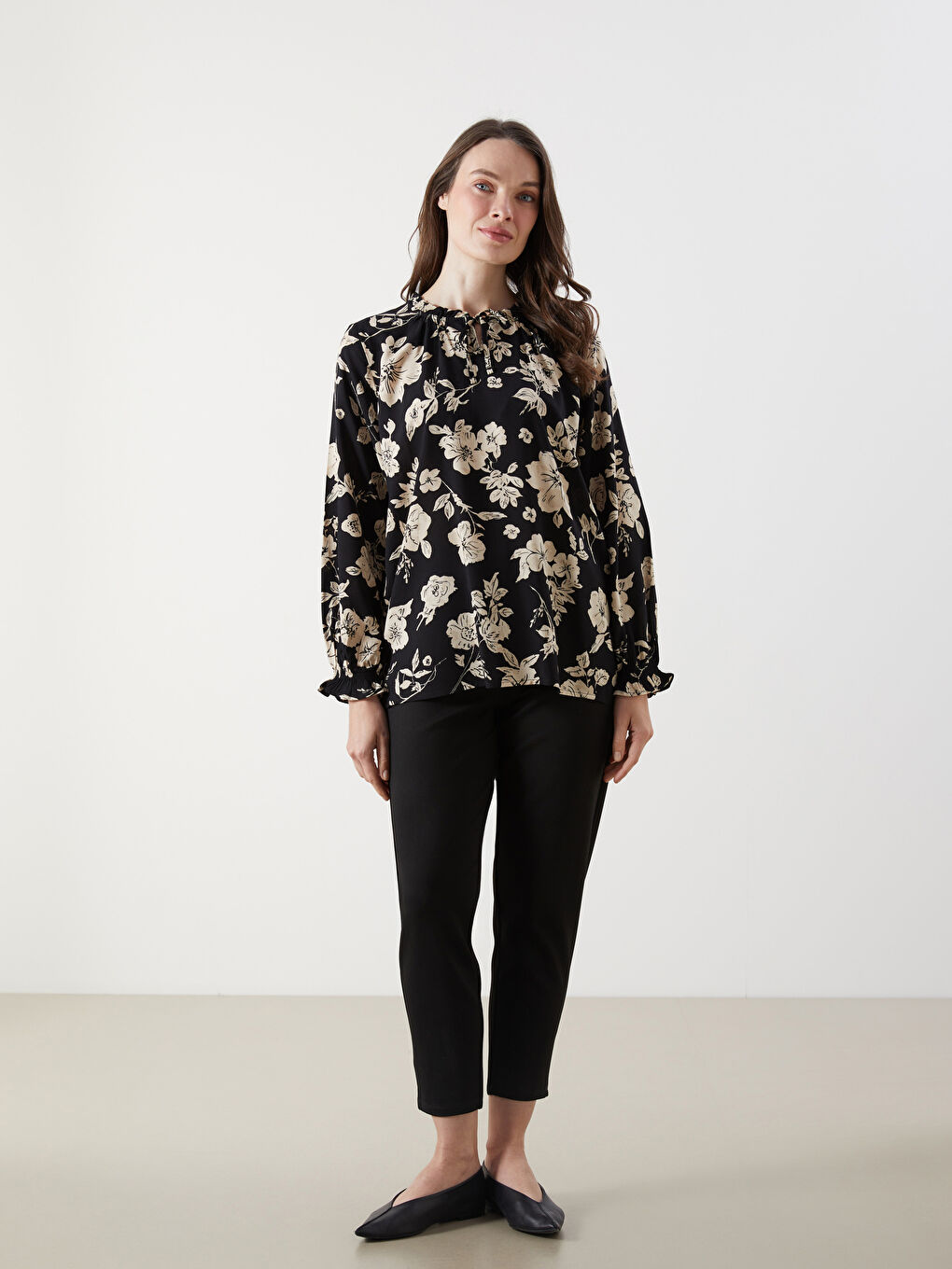 LCW Grace Tie Neck Patterned Blouse -W54715Z8-LQJ