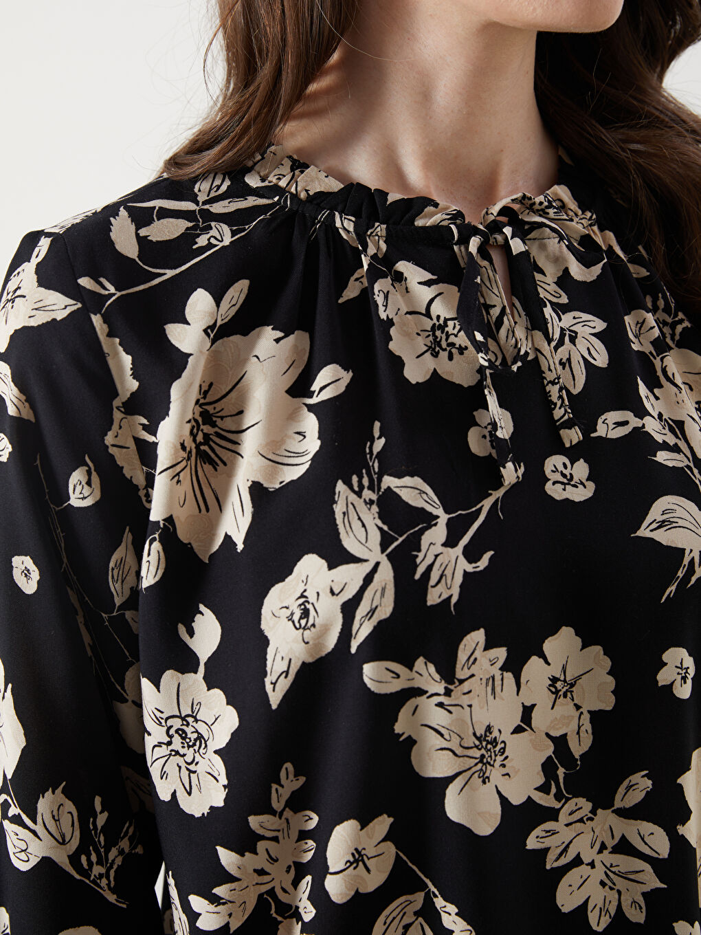 LCW Grace Tie Neck Patterned Blouse -W54715Z8-LQJ