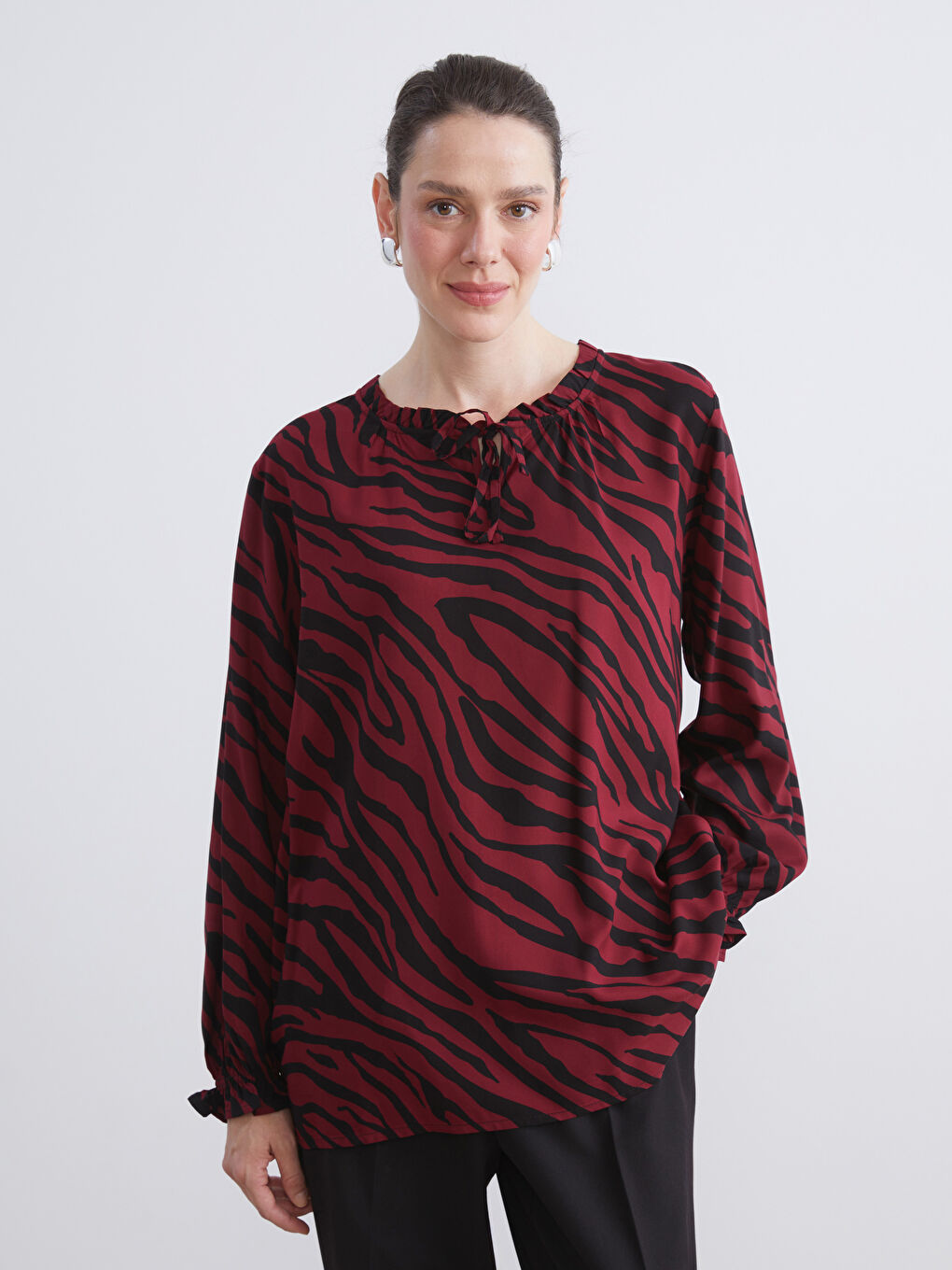 LCW Grace Tie Neck Patterned Blouse -W54715Z8-LQW