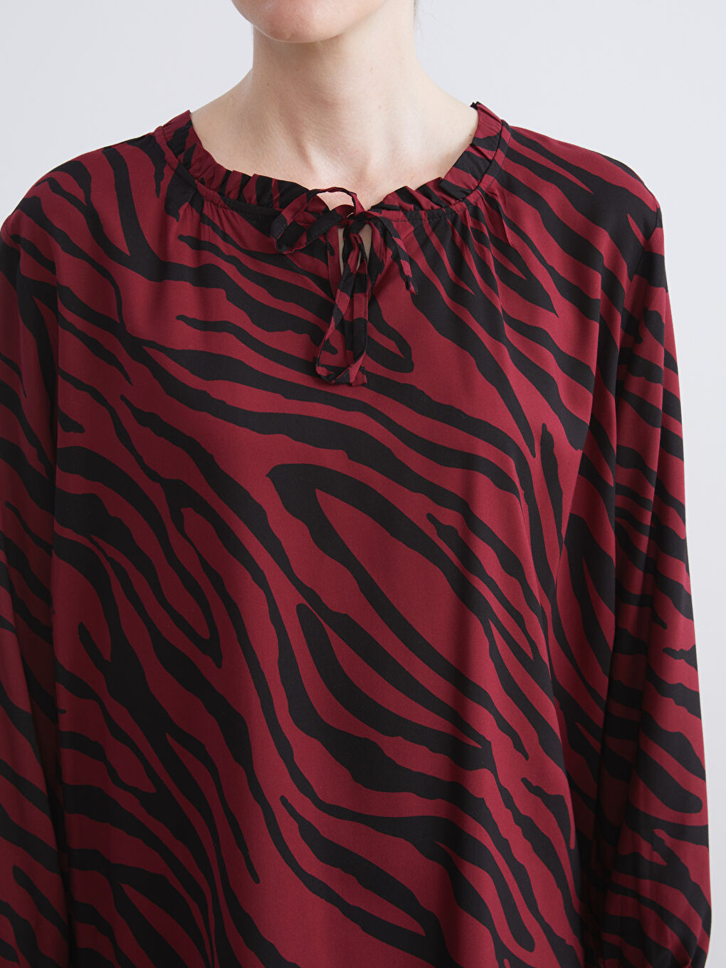 LCW Grace Tie Neck Patterned Blouse -W54715Z8-LQW