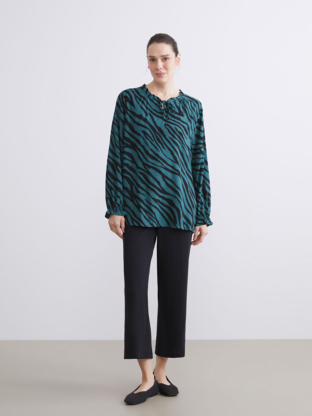 Blouse À Motifs À Col Lavallière-1
