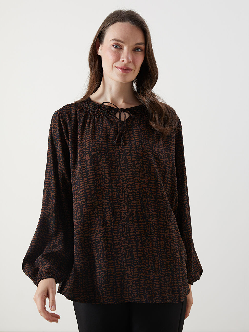 LCW Grace Tie Neck Floral Blouse -W54717Z8-LQJ
