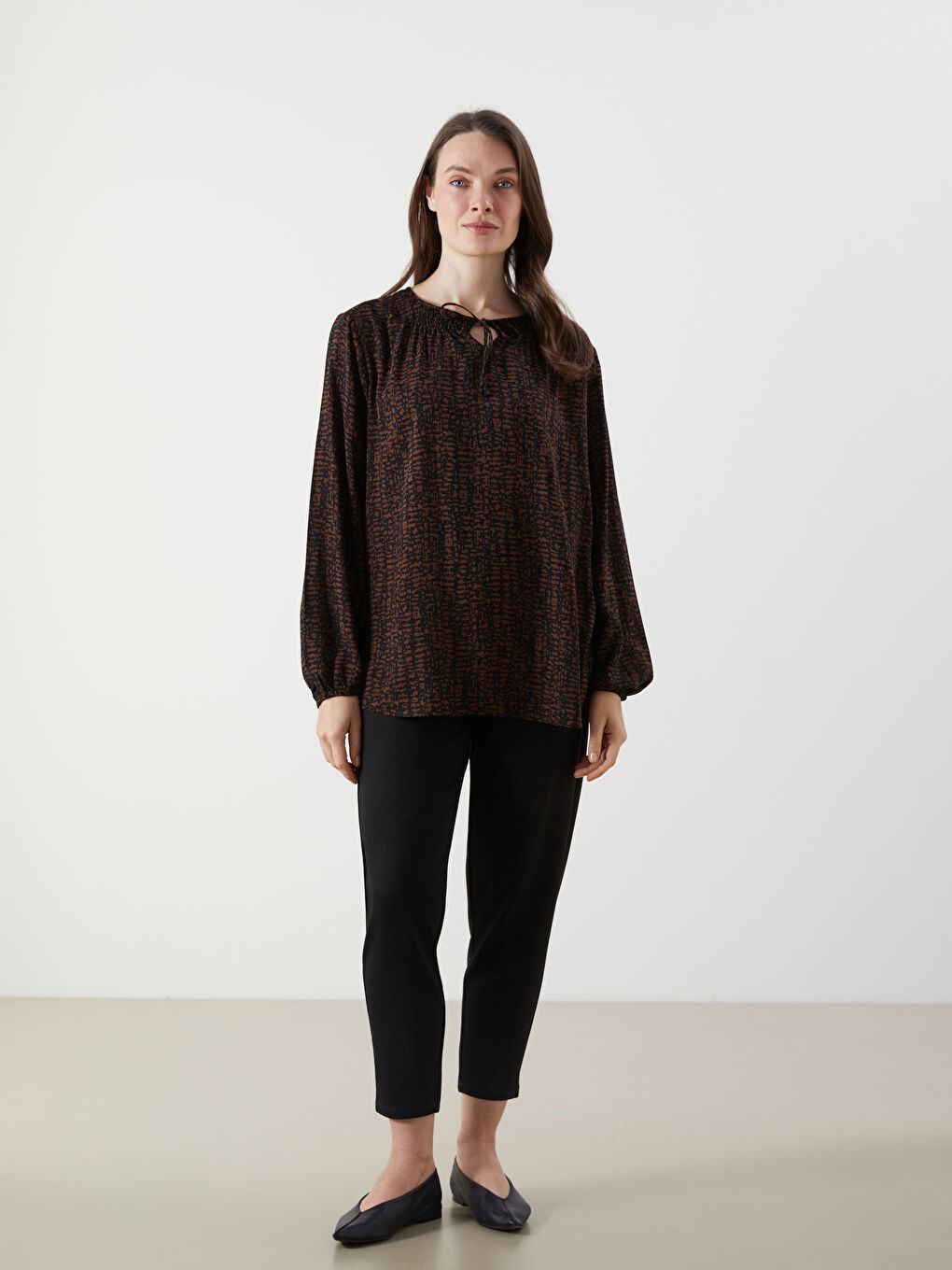 LCW Grace Tie Neck Floral Blouse -W54717Z8-LQJ