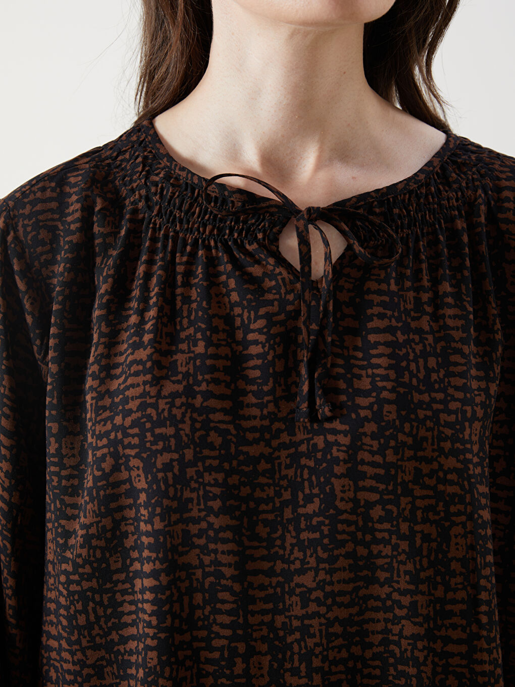 LCW Grace Tie Neck Floral Blouse -W54717Z8-LQJ