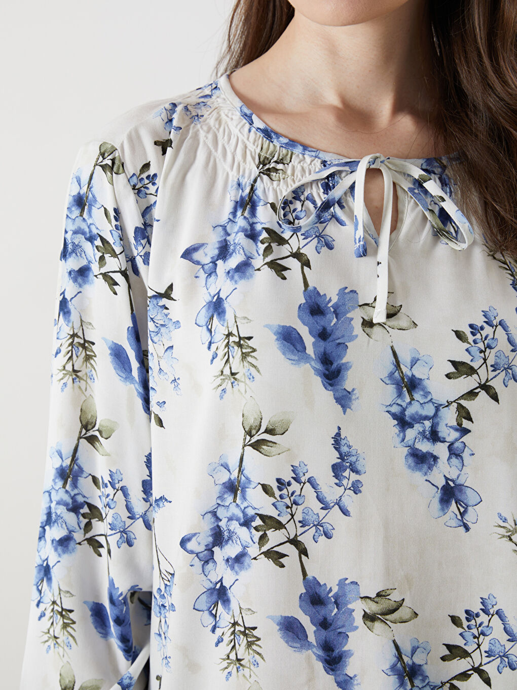 LCW Grace Tie Neck Floral Blouse -W54717Z8-LRA