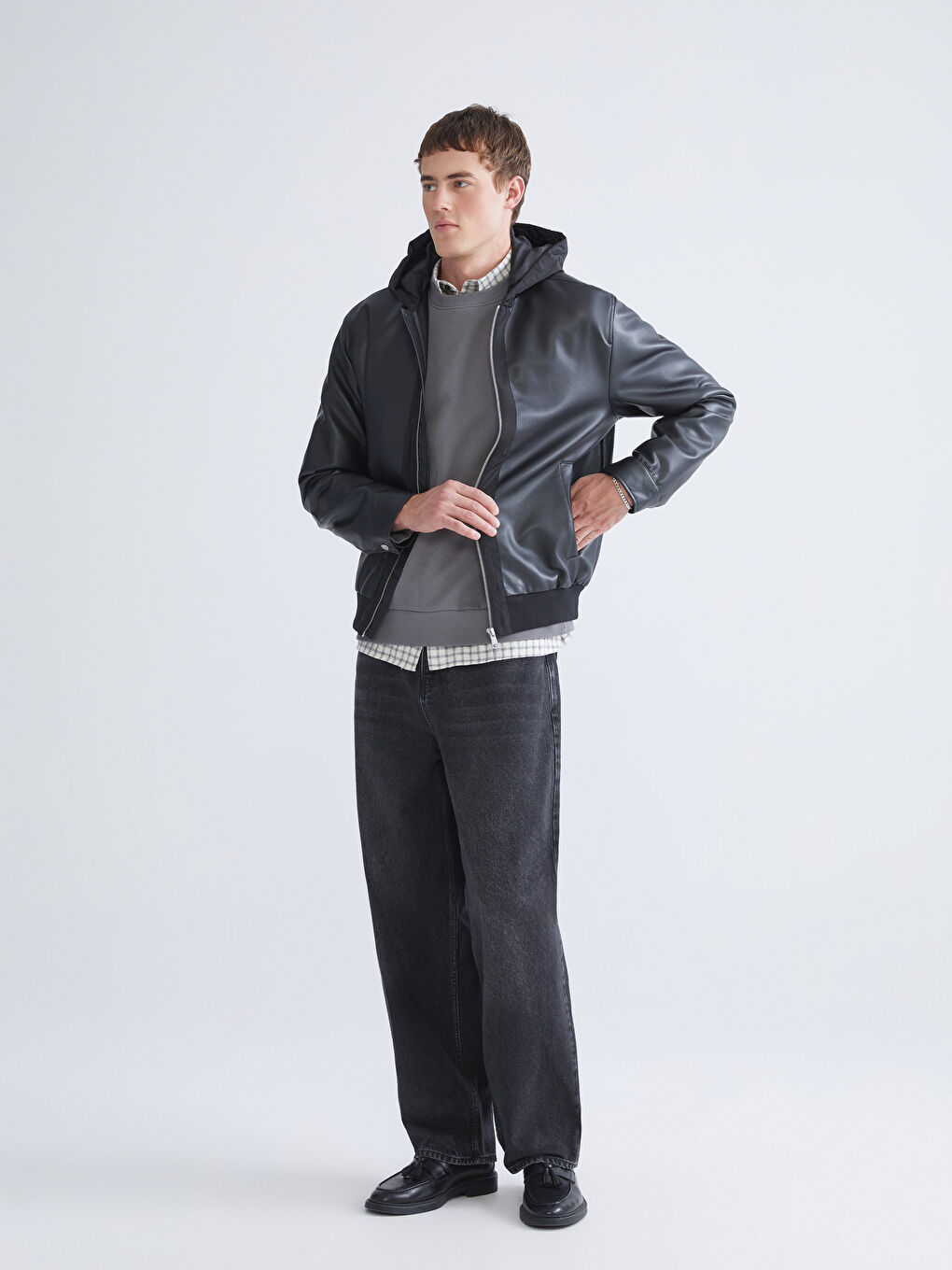 Siyah Standart Kalıp Kapüşonlu Erkek Deri Görünümlü Ceket-1