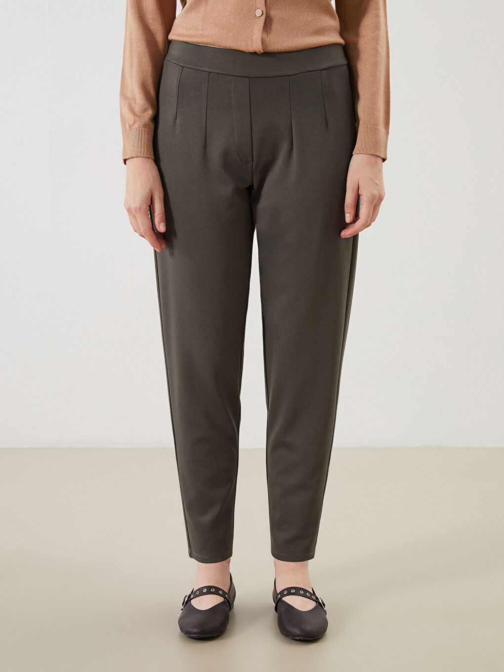 LCW Grace Elastic Waist Carrot Fit Women's Trousers -W54939Z8-J2L