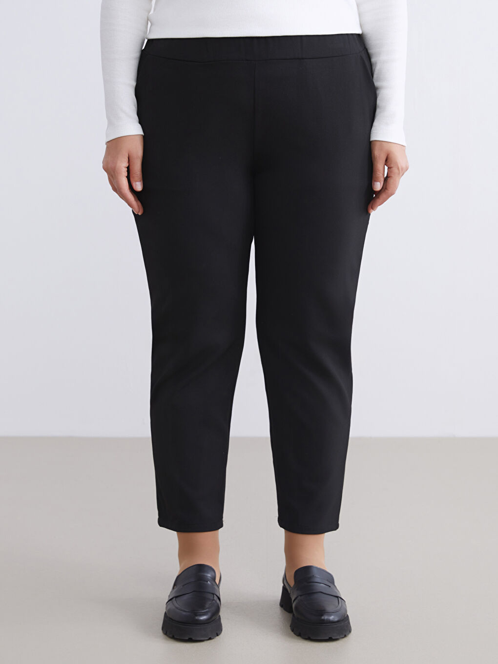 CRNA Pantalone Žena-6