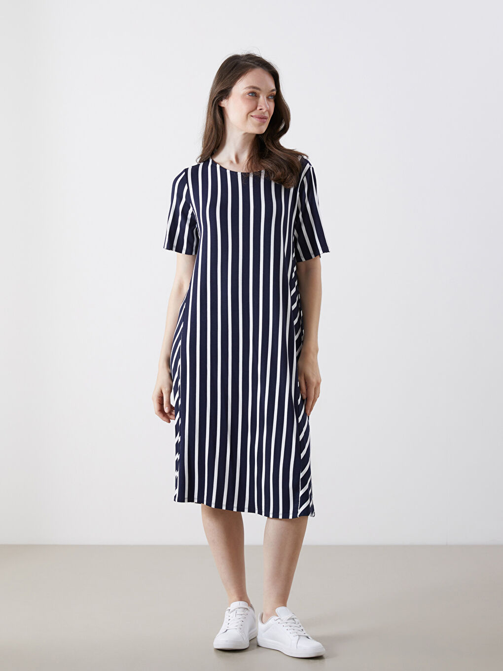 дөңгелек жағалы жолақты а пішінді көйлек