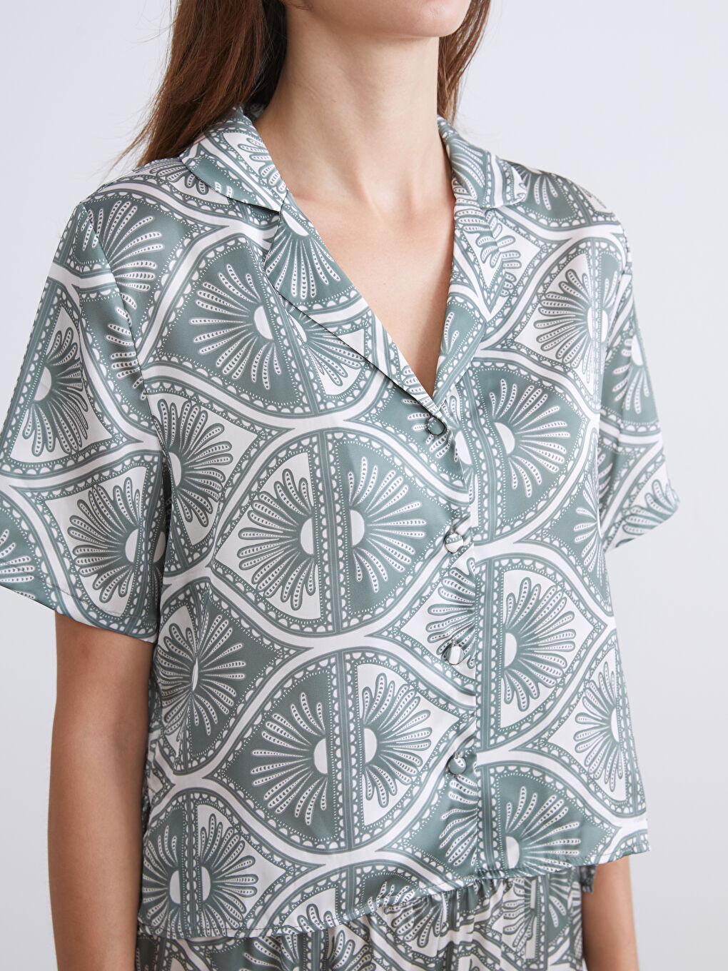 Yeşil Gömlek Yaka Desenli Saten Kadın Pijama Takımı-2