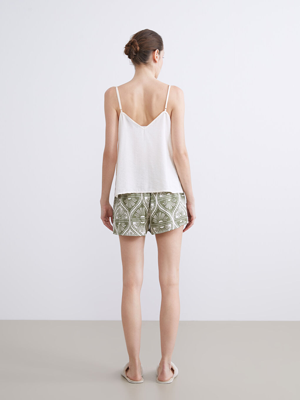 Yeşil V Yaka Askılı Kadın Şortlu Pijama Takımı-3