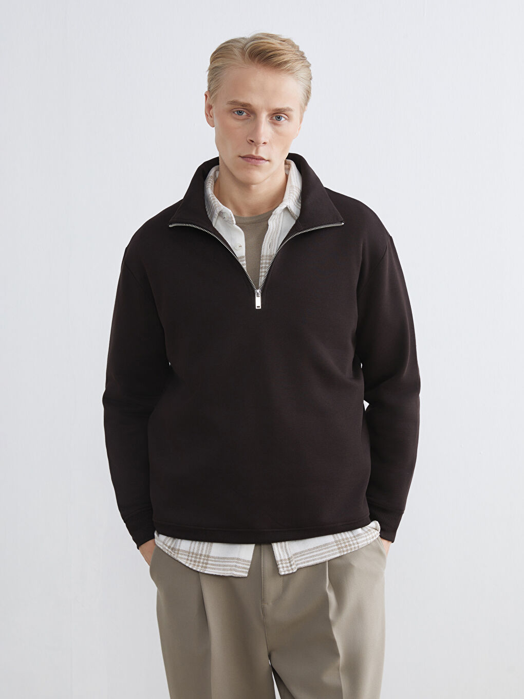 Kahverengi Fermuarlı Dik Yaka Erkek Kalın Sweatshirt