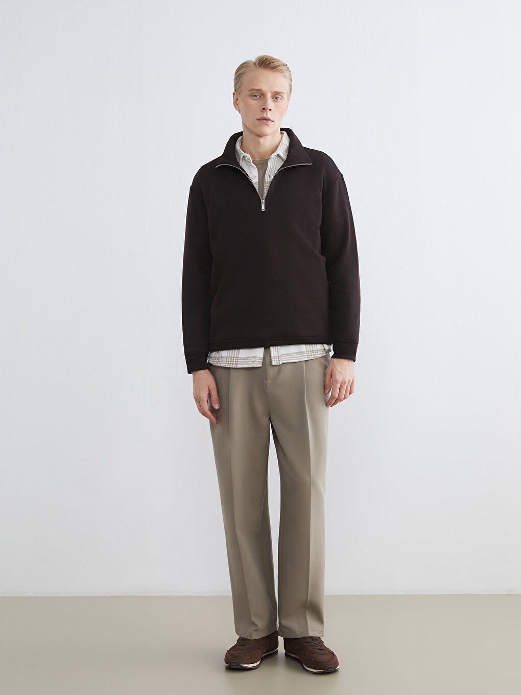 Kahverengi Fermuarlı Dik Yaka Erkek Kalın Sweatshirt-1