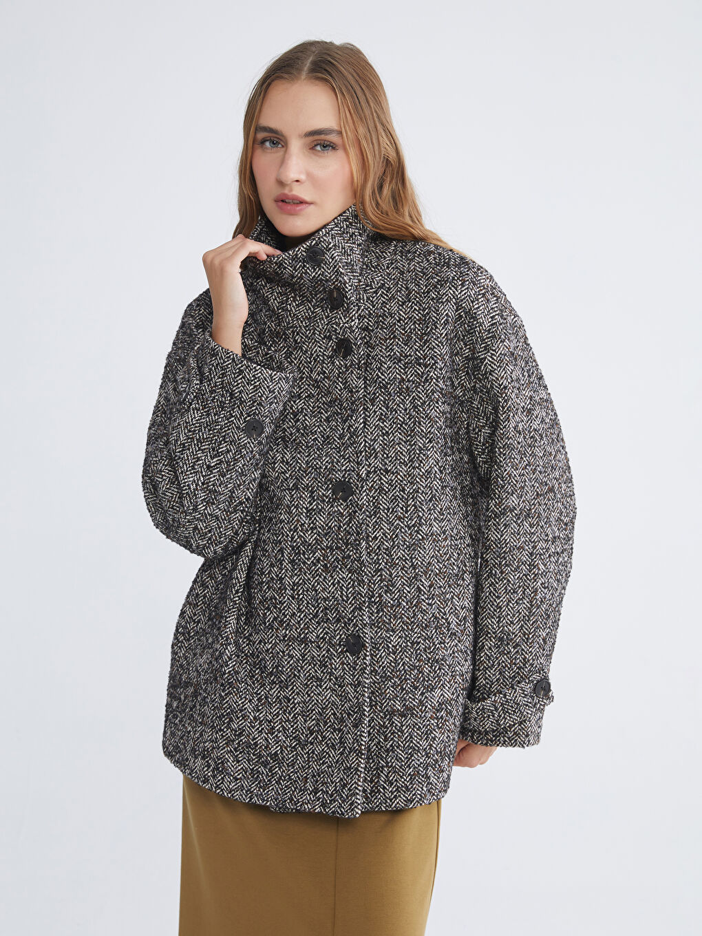 Siyah Dik Yaka Desenli Oversize Kadın Kaşe Kaban