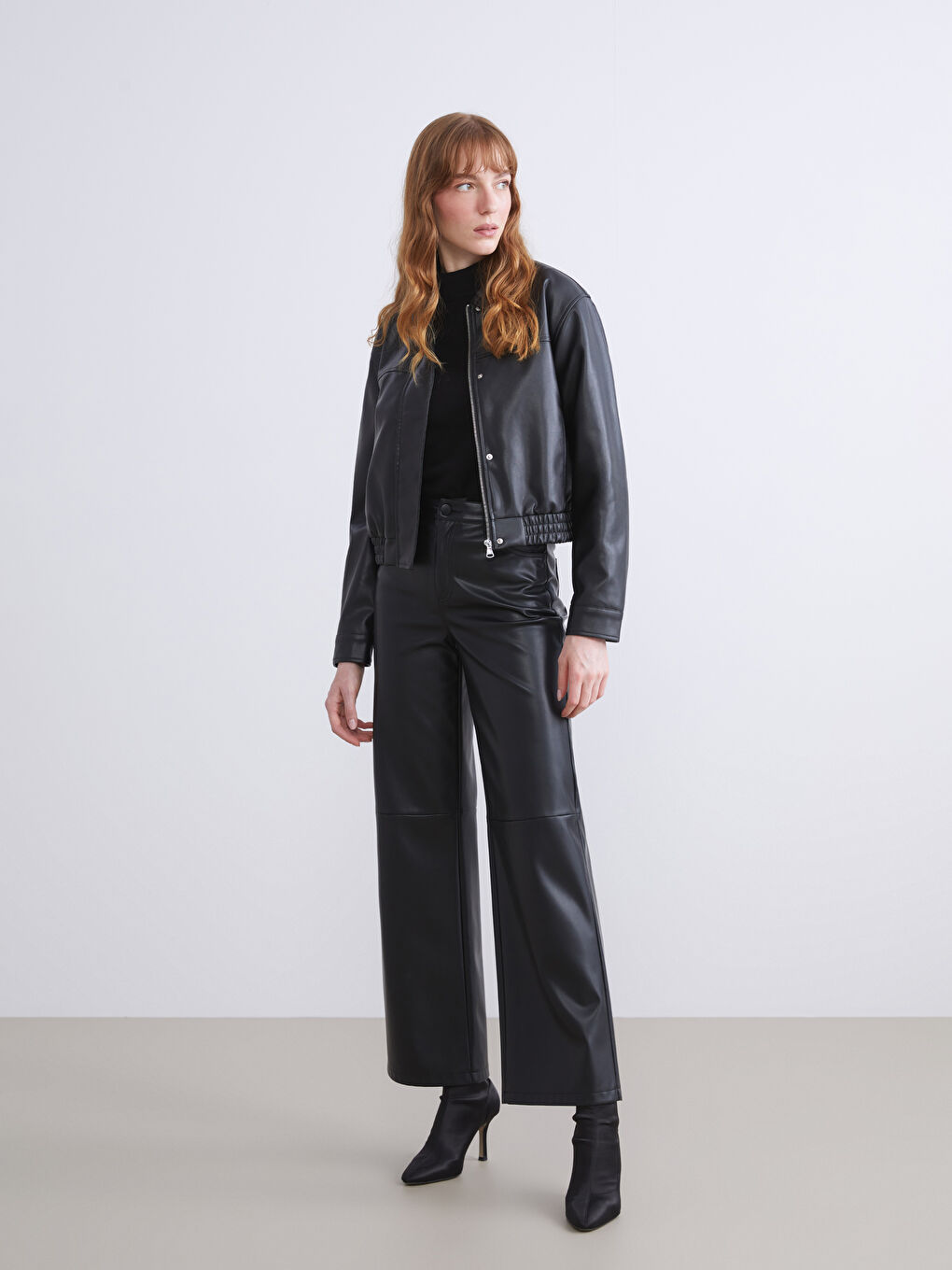 Siyah Gömlek Yaka Kadın Deri Görünümlü Ceket-2