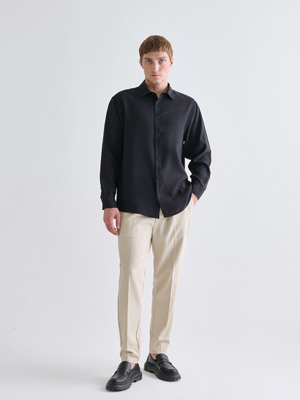 Siyah Rahat Kalıp Uzun Kollu Erkek Gömlek-2