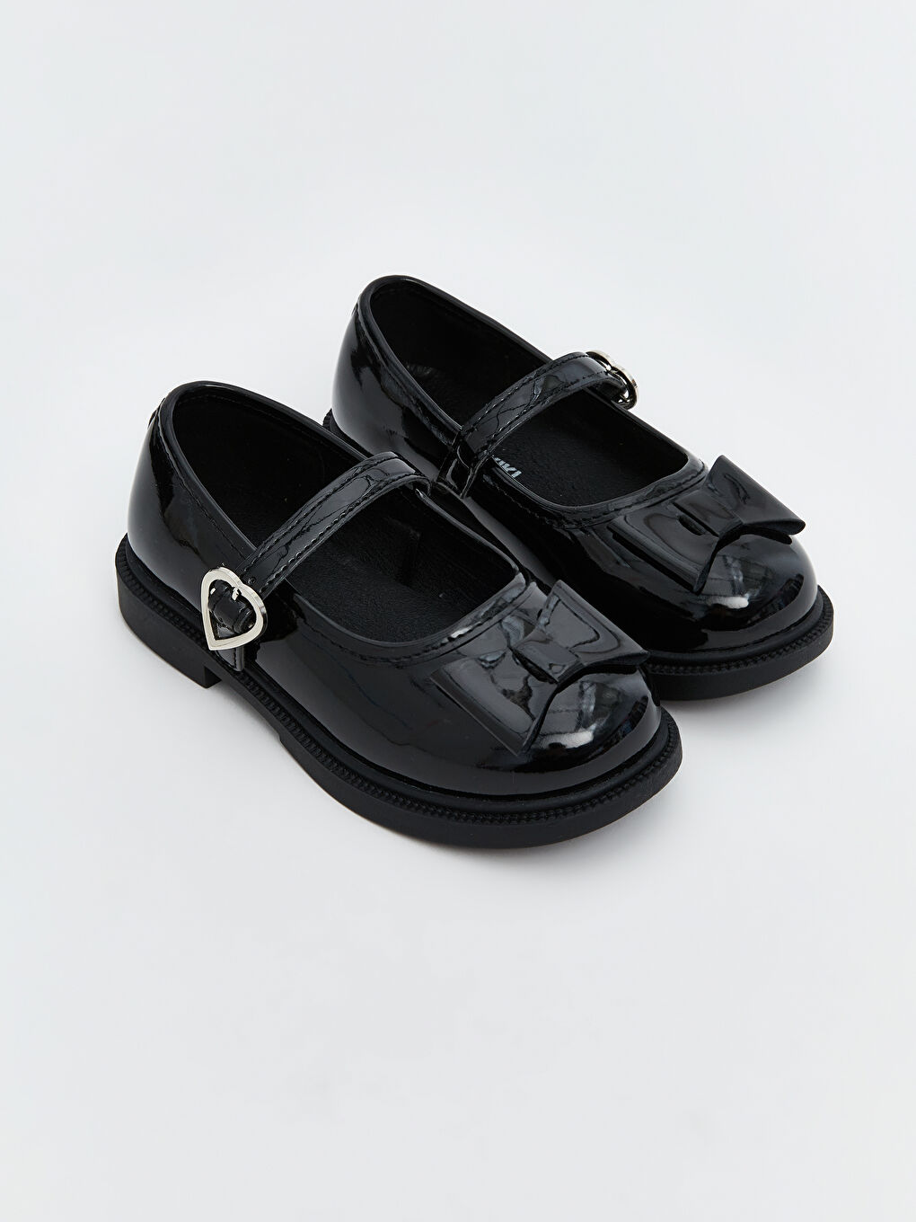 بابەتی کچە منداڵانی شێوە چەرمی بریقەدار