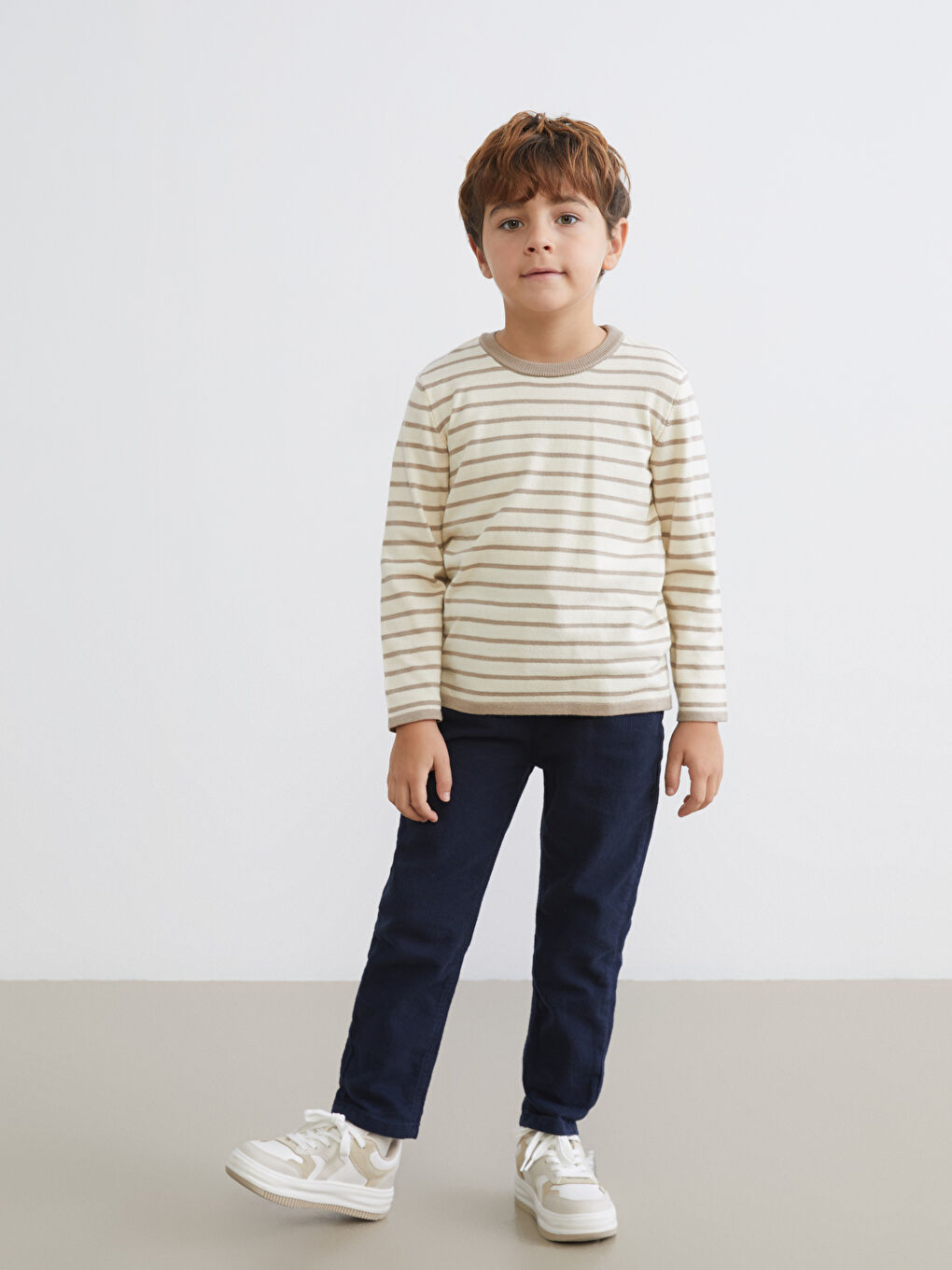 Светр трикотажний з круглим вирізом для хлопчиків-1