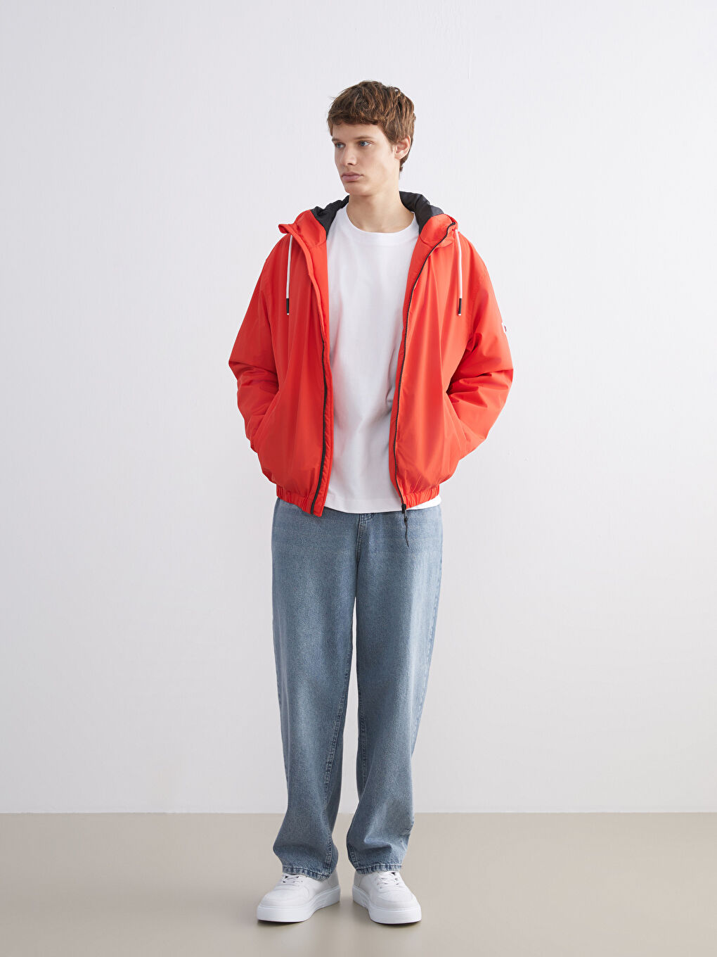 Turuncu Rahat Kalıp Kapüşonlu Erkek Orta Kalın Mont-1