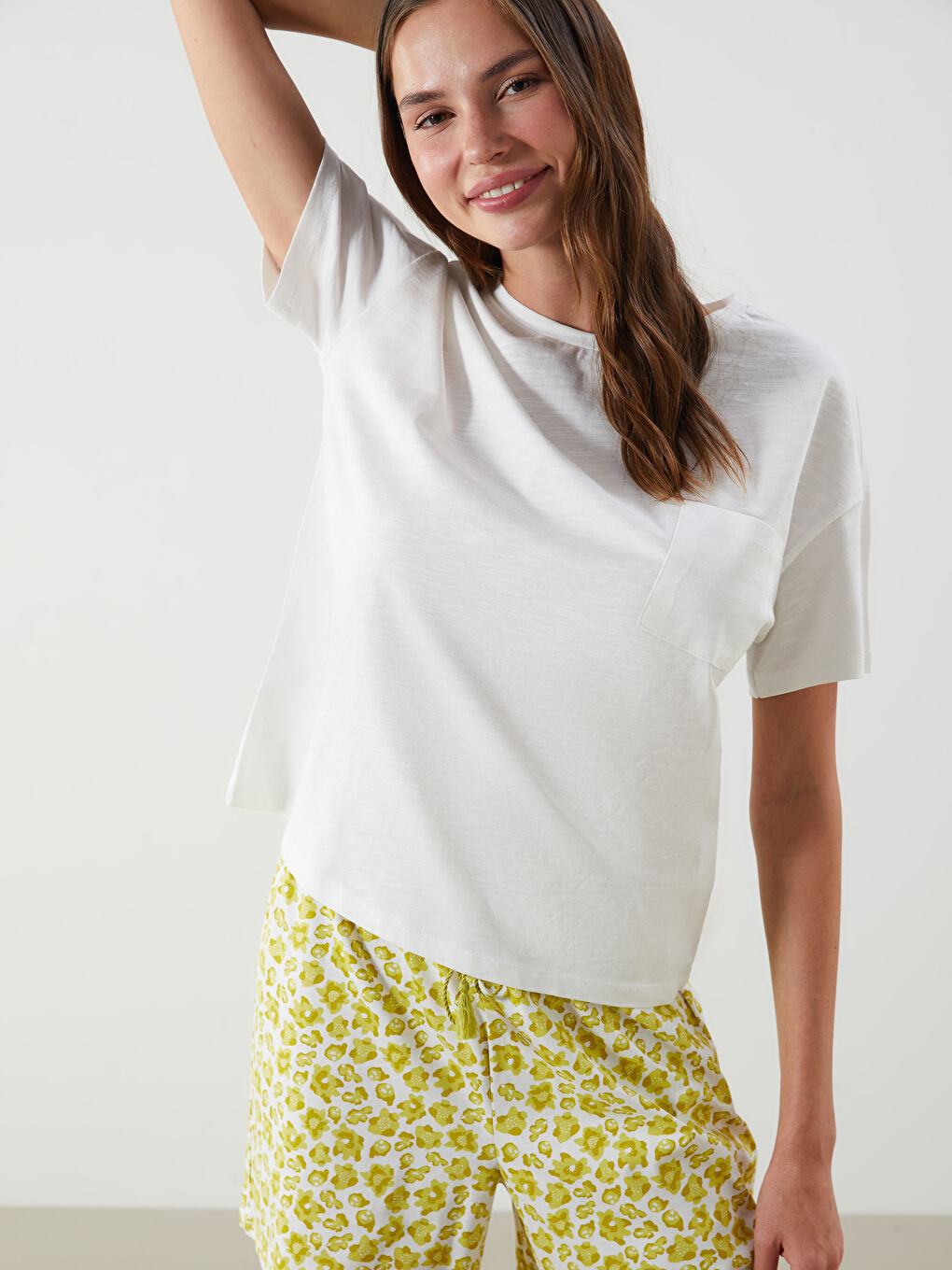 LCW DREAM Crew Neck Floral Women's Short Pyjama Set -W55418Z8-LRF