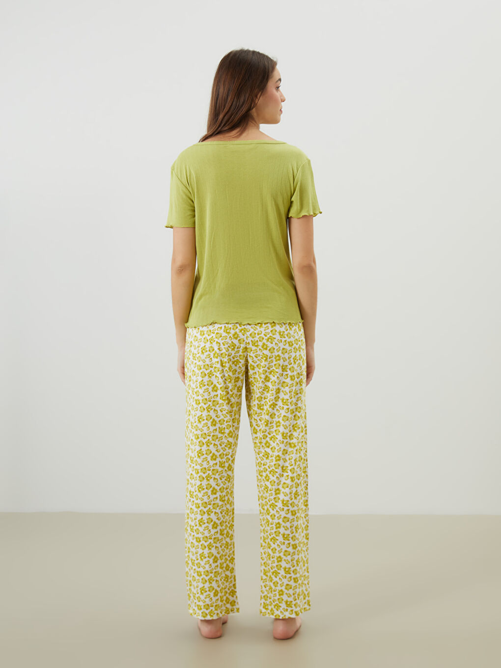 LCW DREAM V-Neck Floral Women's Pyjama Set -W55436Z8-LRF