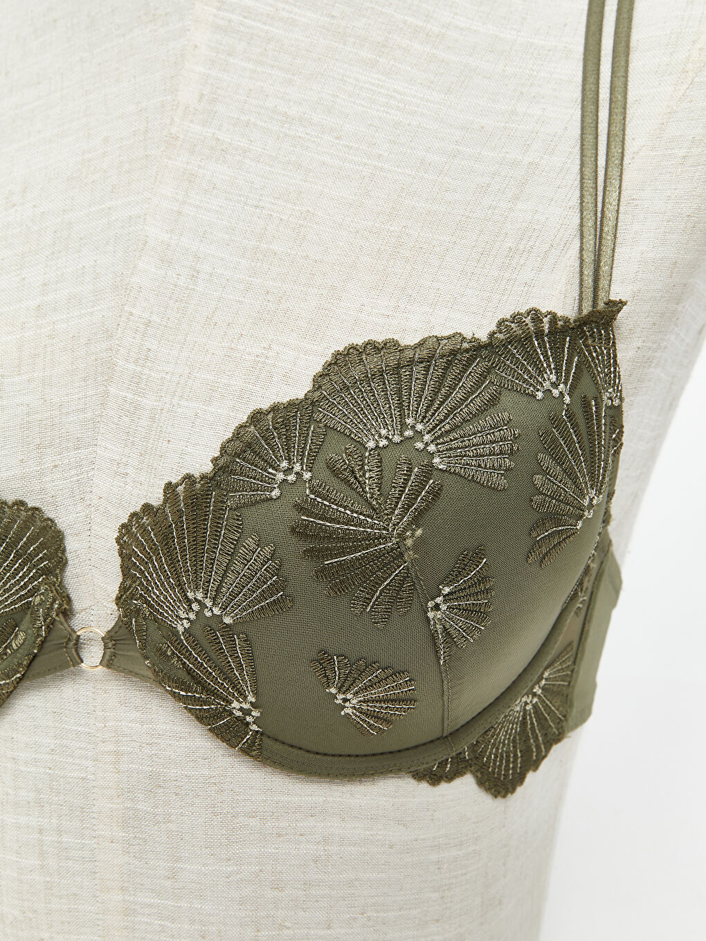 Yeşil Balenli Dolgusuz Dantel Detaylı Fantezi Tişört Sütyen-2