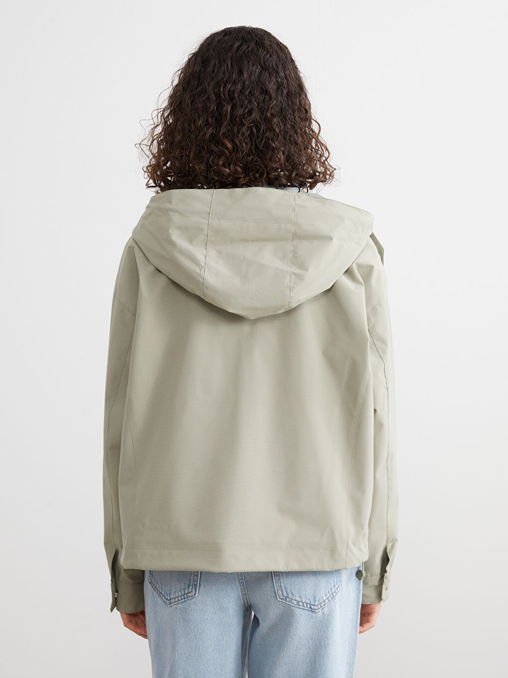 Haki Kapüşonlu Oversize Deri Görünümlü Kadın Yağmurluk-4