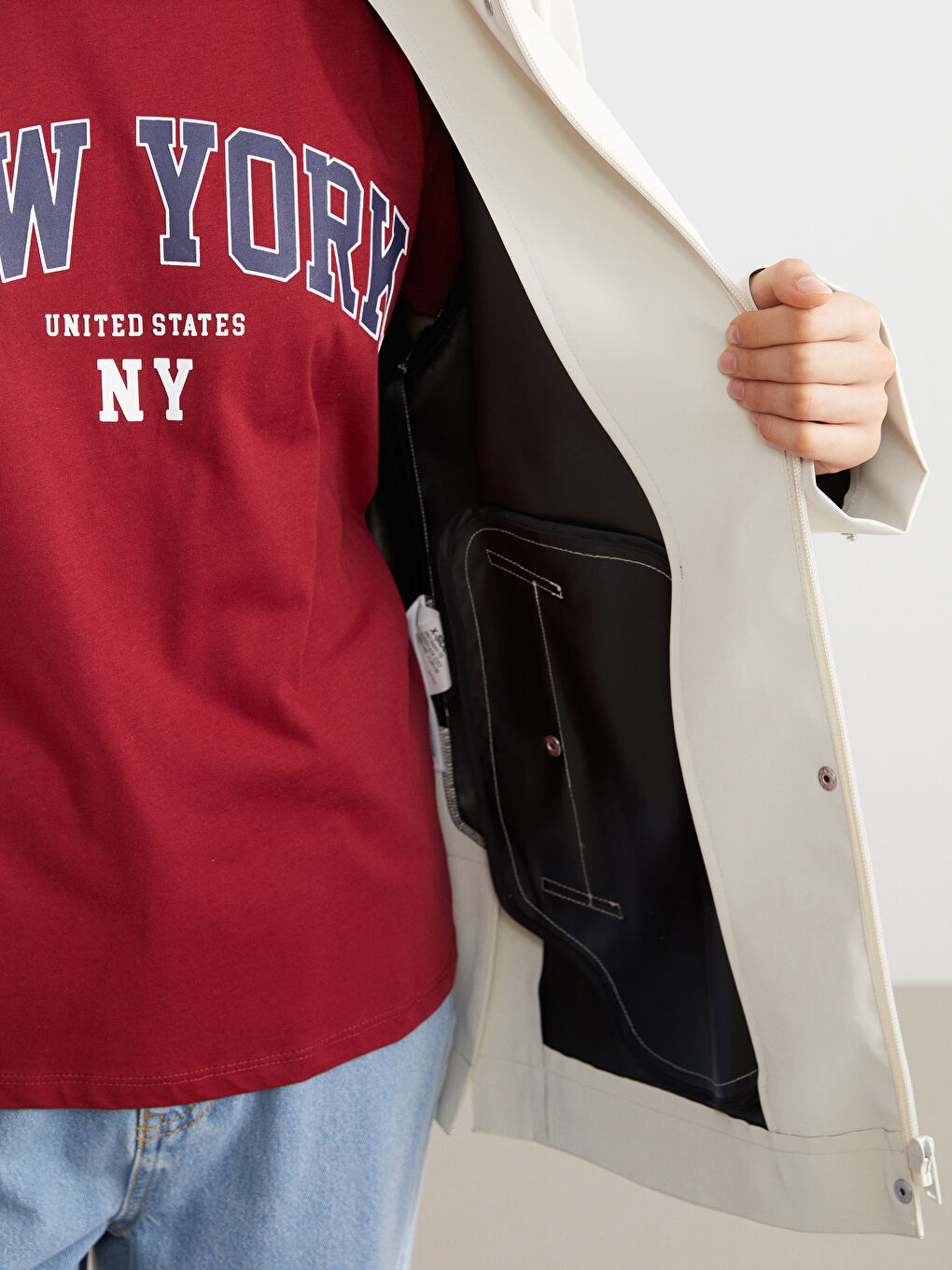 Bej Kapüşonlu Oversize Deri Görünümlü Kadın Yağmurluk-2