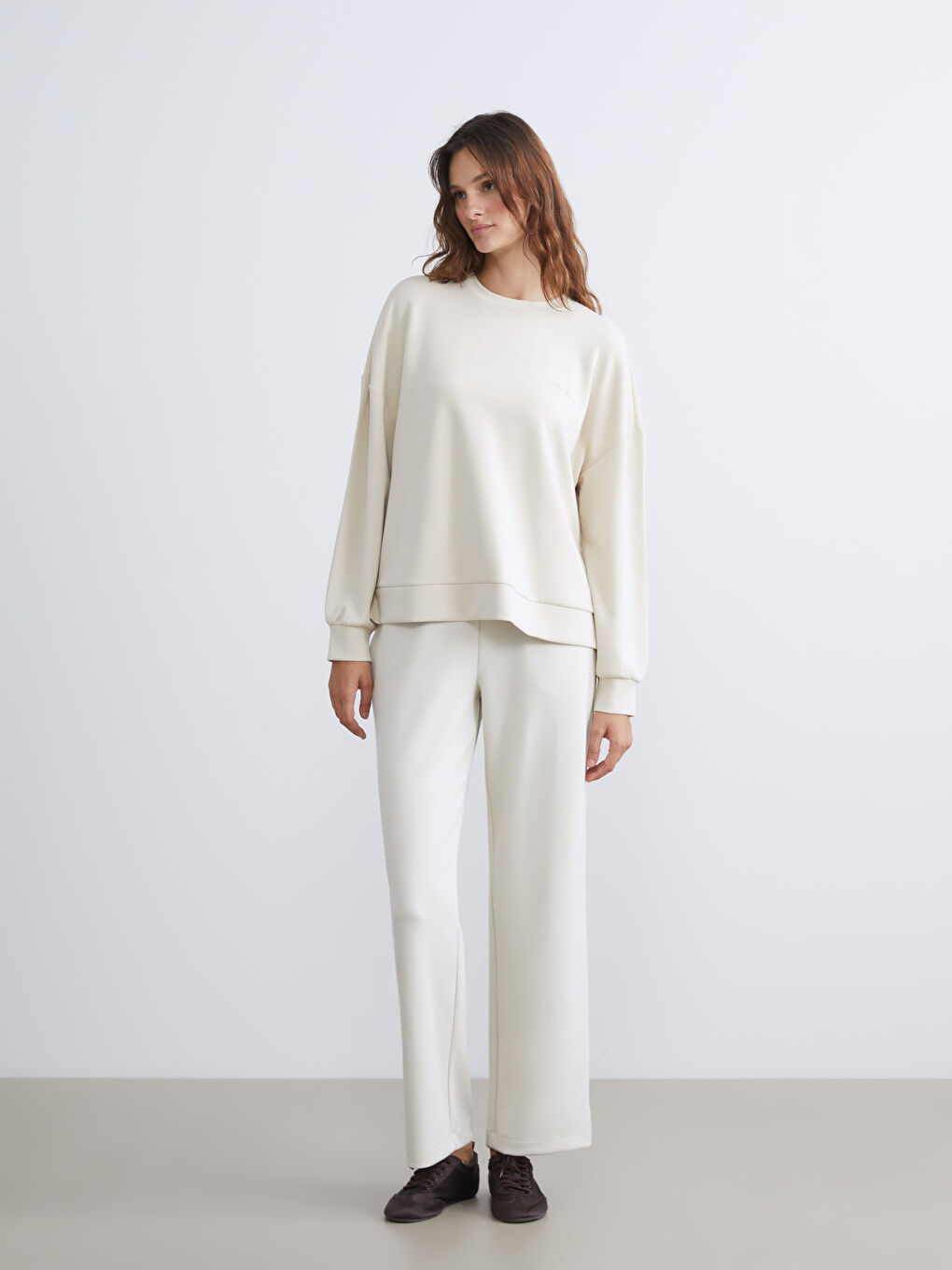 LCW Vision Crew Neck Embroidered Oversize Women's Sweatshirt -W55564Z8-G7K