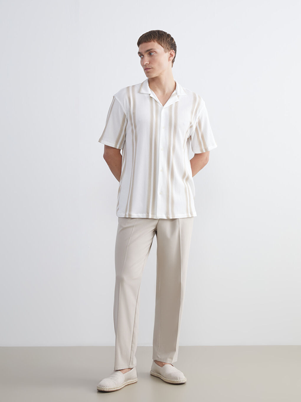 Bej Regular Fit Kısa Kollu Çizgili Armürlü Erkek Gömlek-1