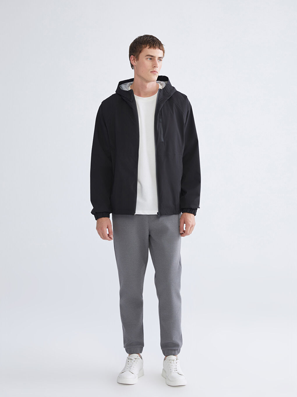 Siyah Kapüşonlu Erkek Yağmurluk-1