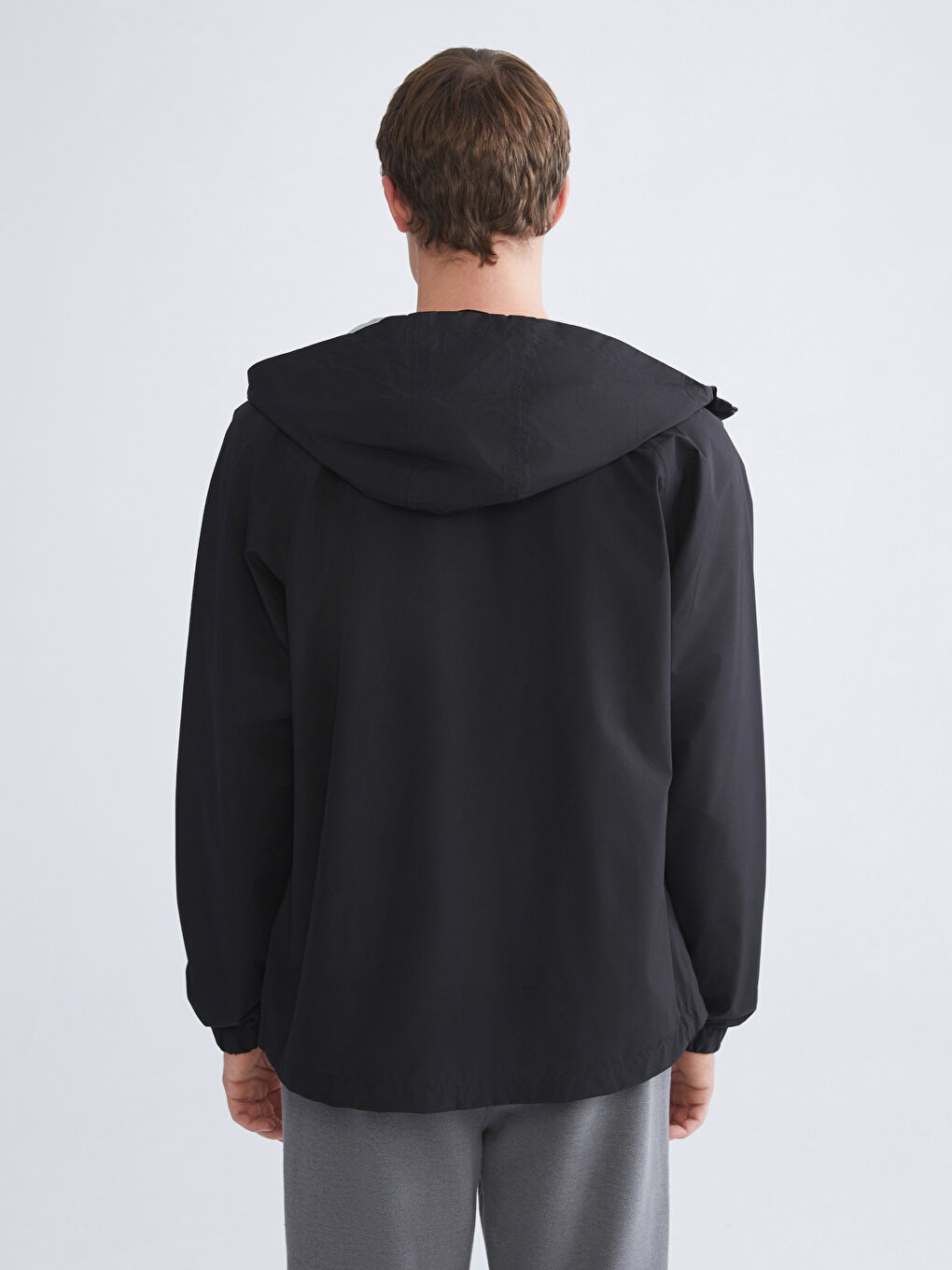 Siyah Kapüşonlu Erkek Yağmurluk-4