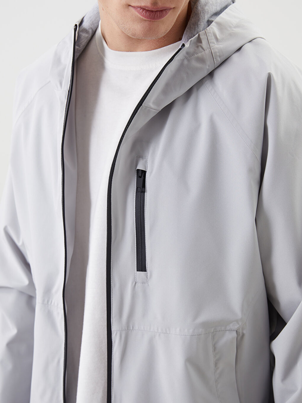 Gri Kapüşonlu Erkek Yağmurluk-3