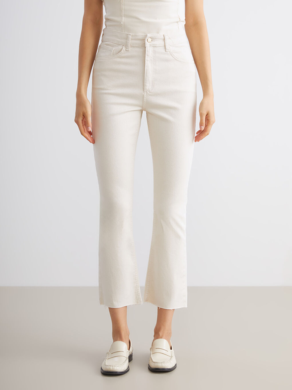 Ekru Crop Flare Kadın Jean Pantolon-1