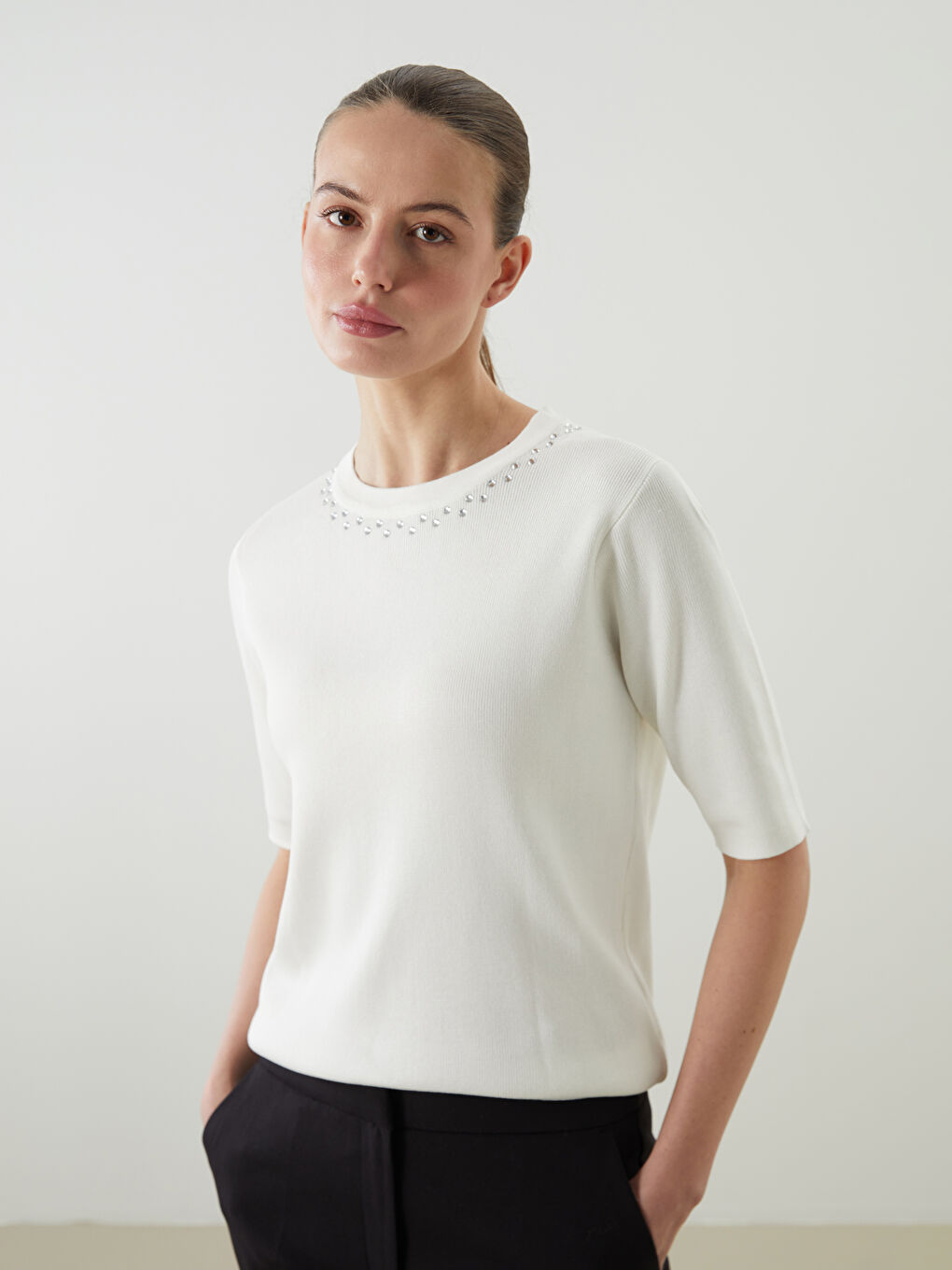 LCWAIKIKI Classic Crew Neck Rhinestone Embellished Women's Knit Sweater -W56044Z8-R9J