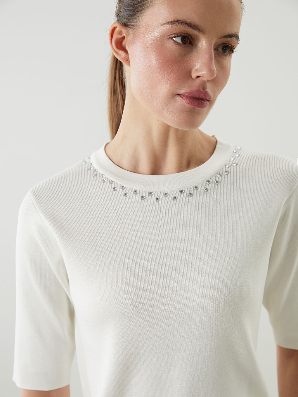 LCWAIKIKI Classic Crew Neck Rhinestone Embellished Women's Knit Sweater -W56044Z8-R9J