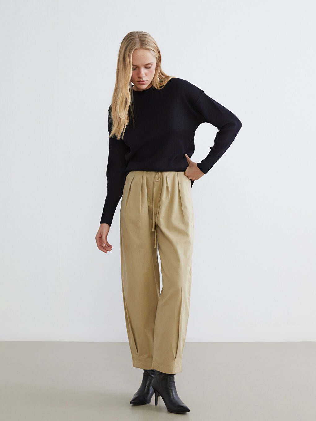 Crew Neck Women's Knitwear Sweater-1