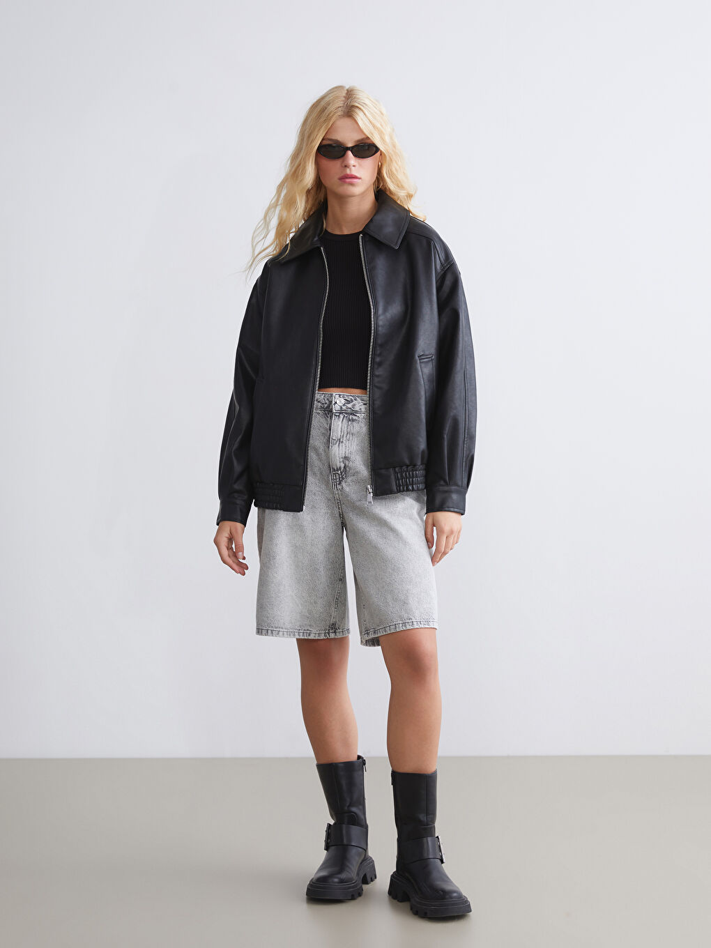 Siyah Gömlek Yaka Oversize Kadın Deri Görünümlü Ceket-1